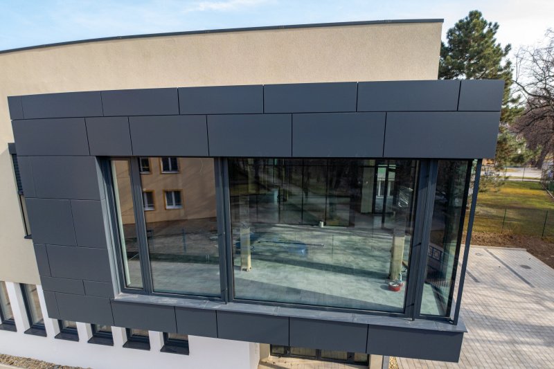 Využití hliníkových voštinových panelů v architektuře