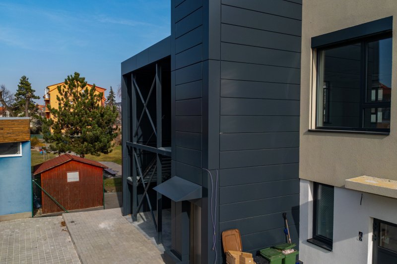 Využití hliníkových voštinových panelů v architektuře