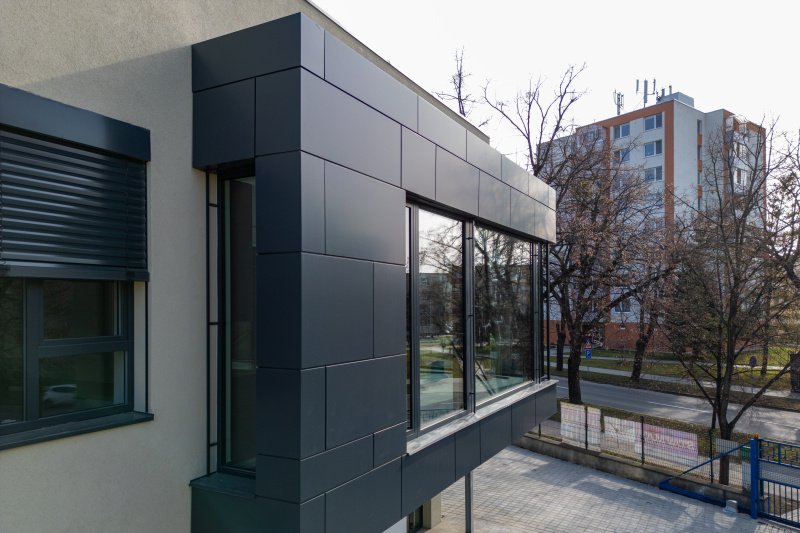Využití hliníkových voštinových panelů v stavebnictví